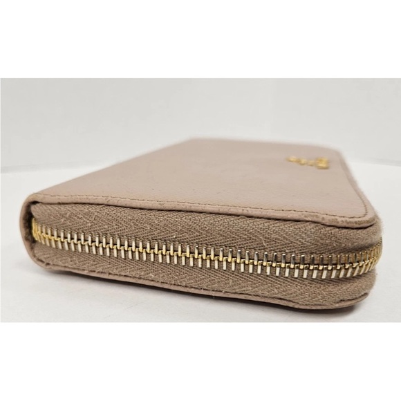 Prada Women's Beige Leather Wallet - Picture 4 of 12